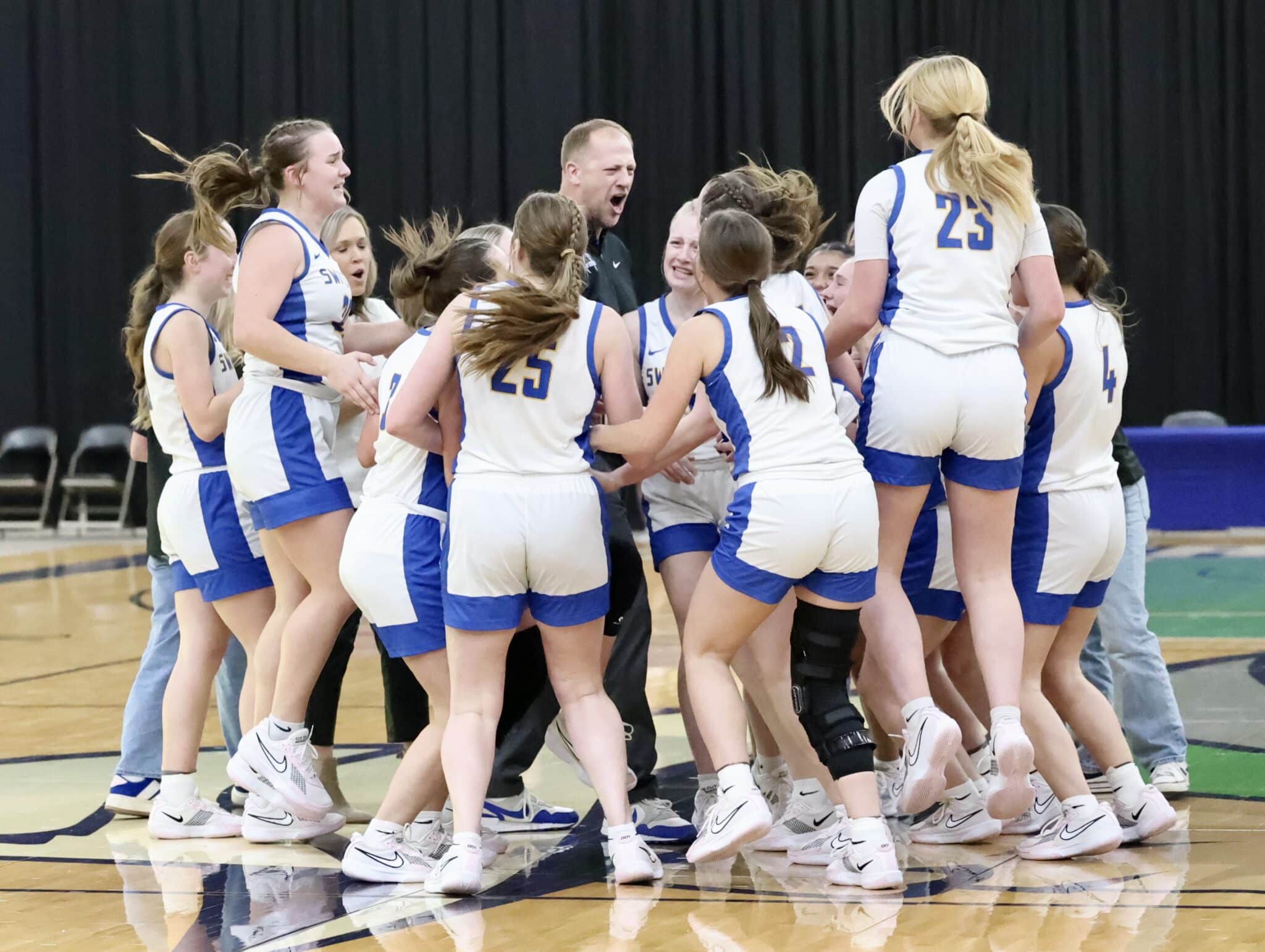 Nazareth holds off Gordon down the stretch to claim UIL Class 1A Division II state semifinal championship
