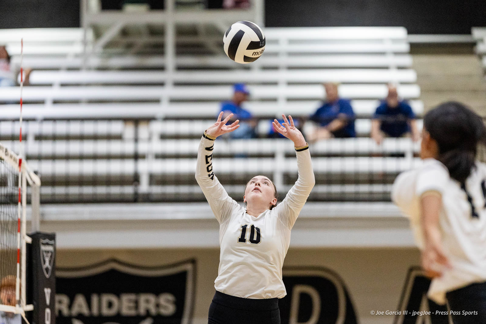 randall-showcase-2026-jpegJoe-pps-93 | Press Pass Sports A female volleyball player in a white jersey with number 10 sets the ball above her head on an indoor court.