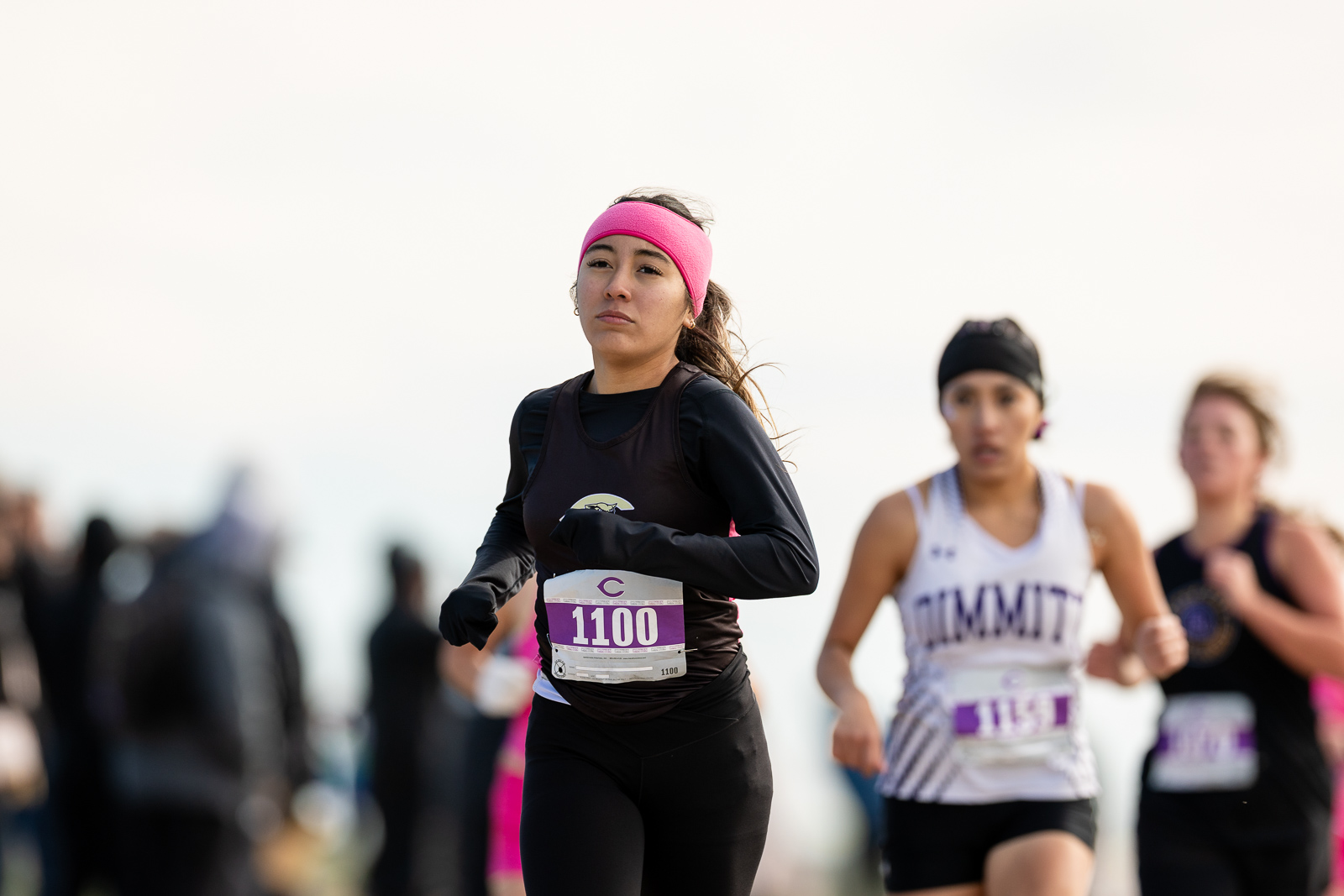 3A-4A-district-xc-jpegJoe-pps-64 | Press Pass Sports Young woman in black athletic gear and pink headband running in a race, bib number 1100.