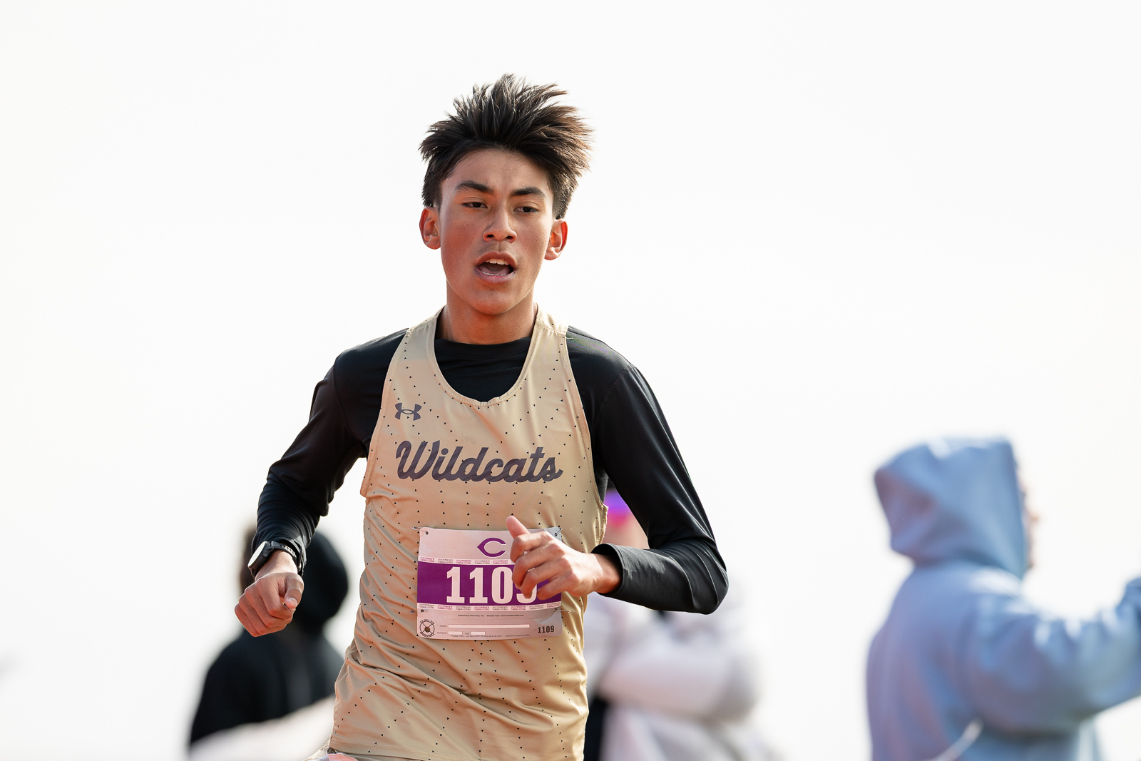 3A-4A-district-xc-jpegJoe-pps-95 | Press Pass Sports Young male runner in a tan Wildcats jersey with bib 1109, sprinting in a race.